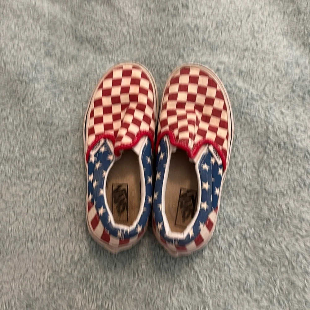 VANS - Picture 1 of 3